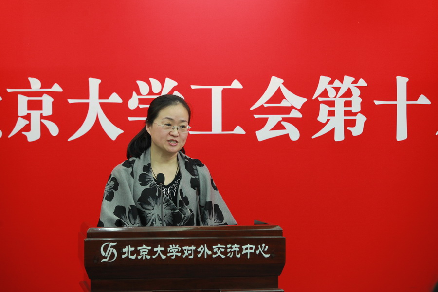 迟春霞主持会议_调整大小.JPG