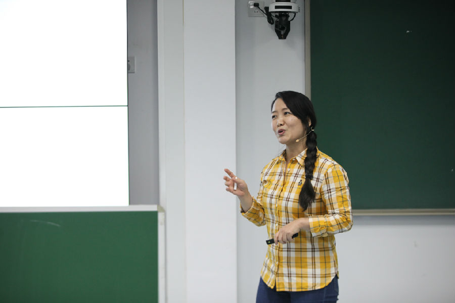 6理工科组比赛现场物理学院何琼毅.JPG
