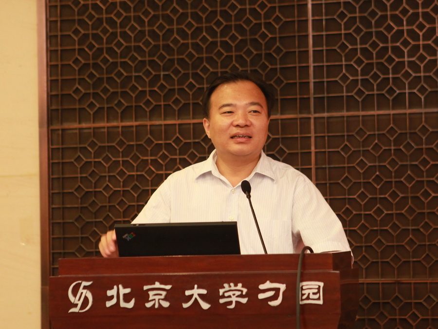 张彦作主题报告_调整大小.JPG