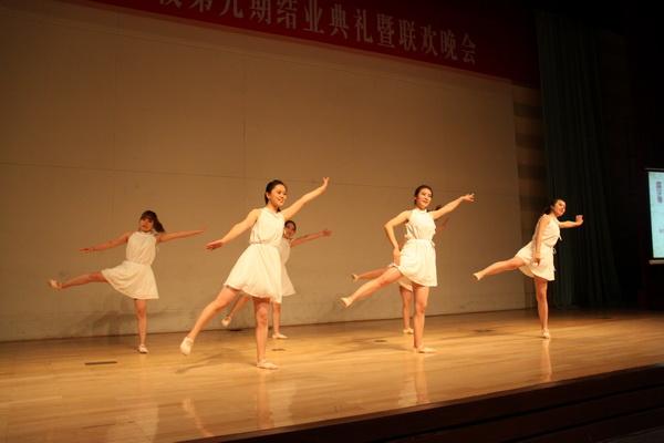 结业晚会节目--舞蹈《那些年》_调整大小.JPG