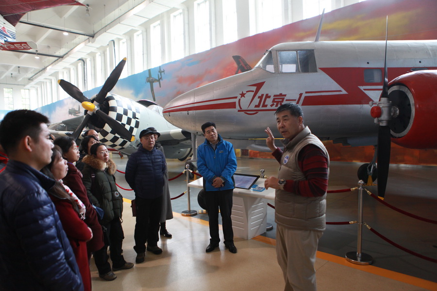 161104 校工会举办“走进北京航空航天博物馆”工会干部沙龙1_调整大小.JPG