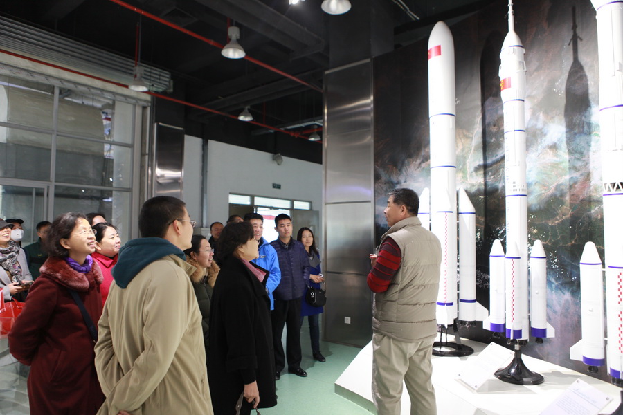 161104 校工会举办“走进北京航空航天博物馆”工会干部沙龙2_调整大小.JPG