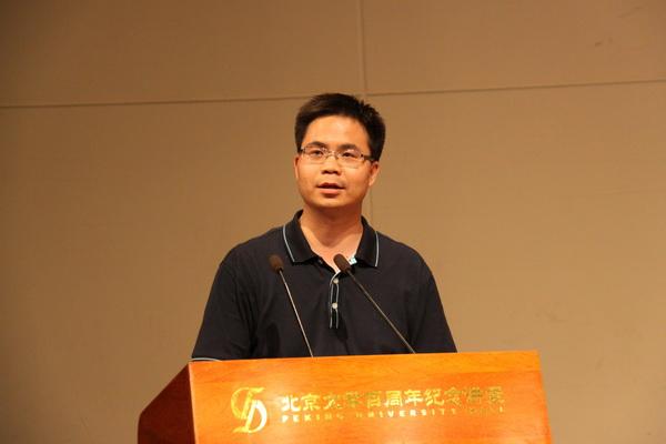 教师志愿者代表杨虎发言_调整大小.JPG