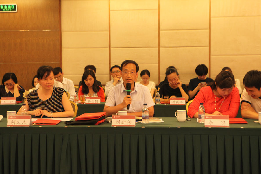 3青年教师发言.JPG