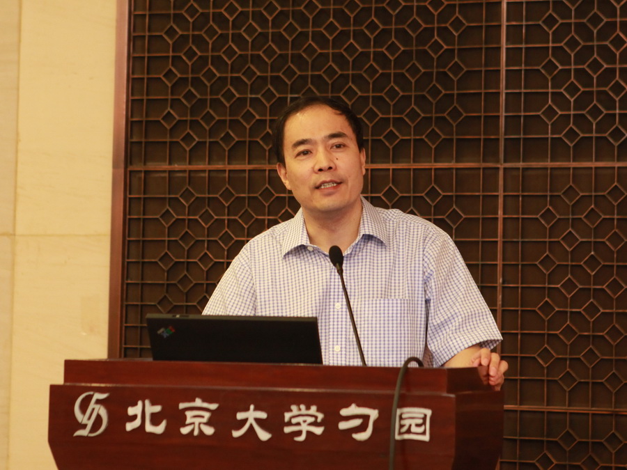 史利国作辅导报告_调整大小.JPG
