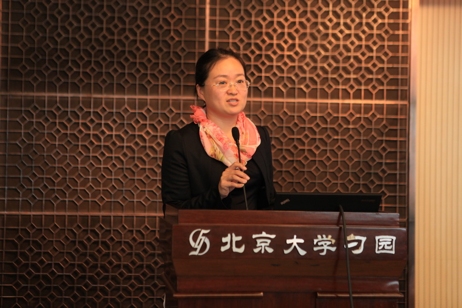 迟春霞主持会议_调整大小.JPG
