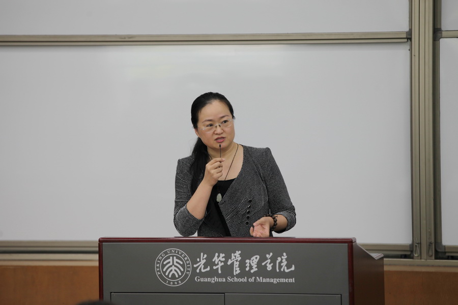 迟春霞主持会议_调整大小.JPG
