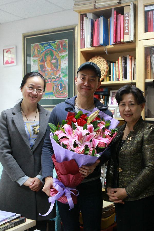 慰问2013年首都劳动奖章获得者、艺术学院毕明辉老师_调整大小.JPG