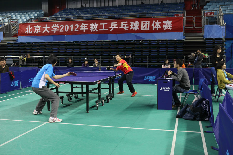 女子团体决赛在工学院和外国语学院之间展开