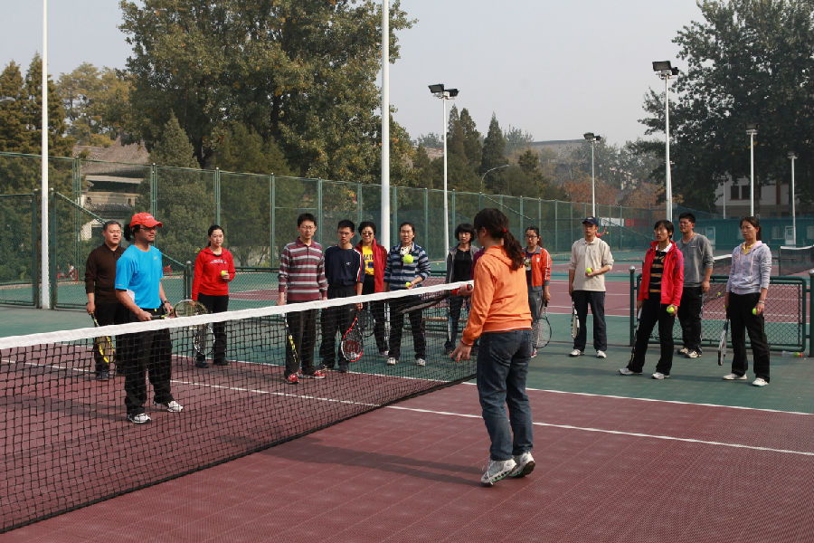 北京大学工会举办第七期教工网球培训班.JPG