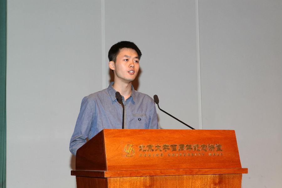 学生志愿者代表 谢宇程阳发言.jpg